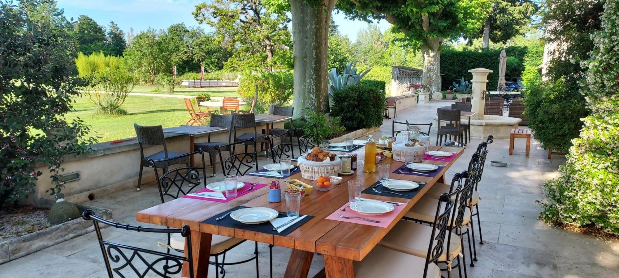 La Bastide Des Amouriers Caumont-sur-Durance Exterior photo