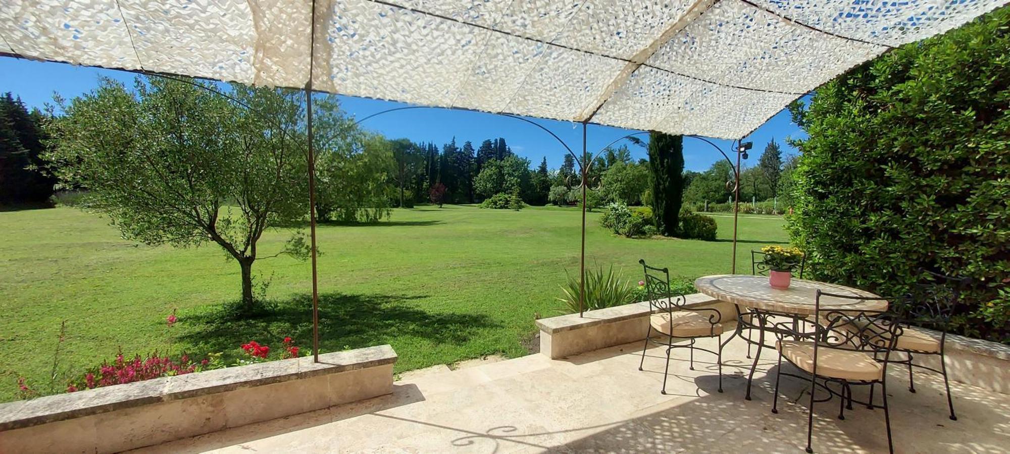 La Bastide Des Amouriers Caumont-sur-Durance Exterior photo