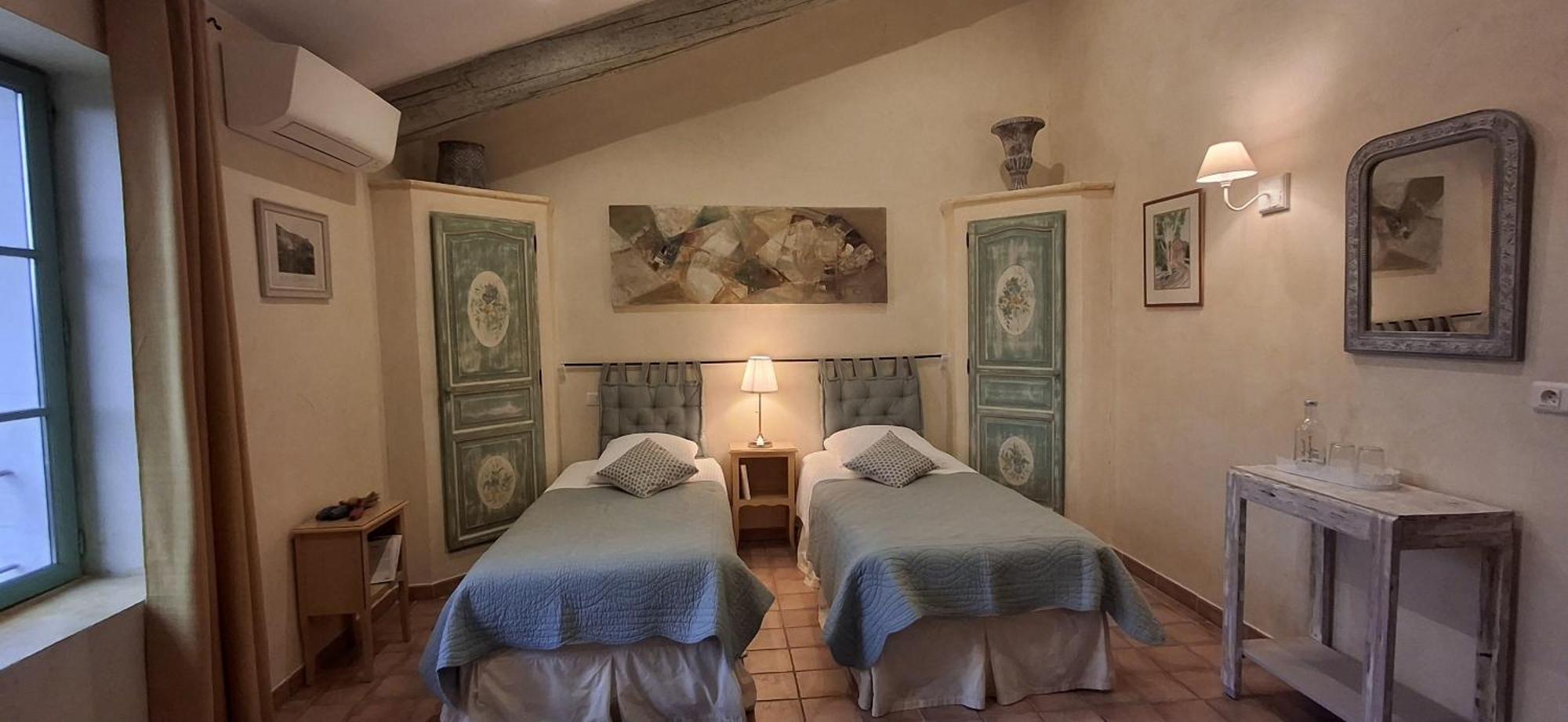 La Bastide Des Amouriers Caumont-sur-Durance Exterior photo