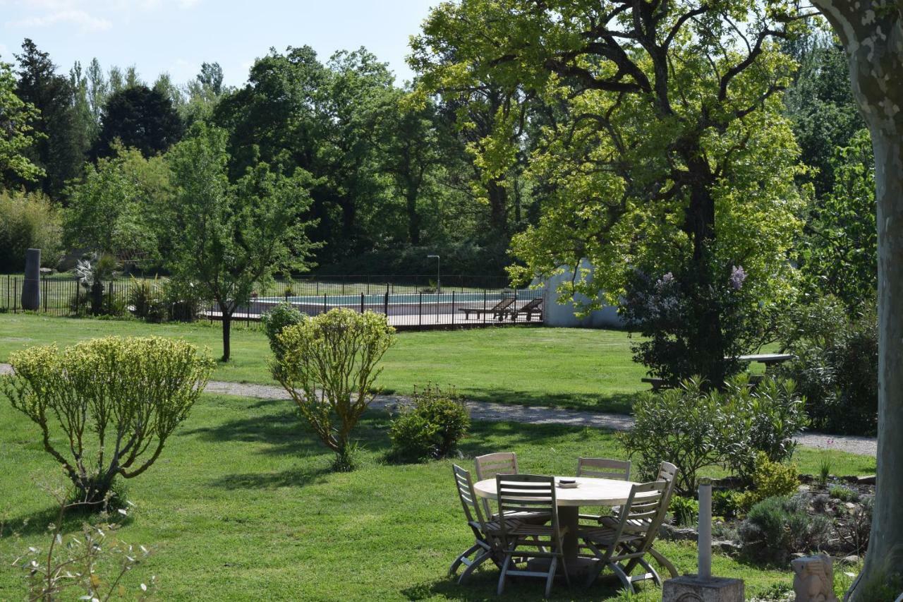 La Bastide Des Amouriers Caumont-sur-Durance Exterior photo