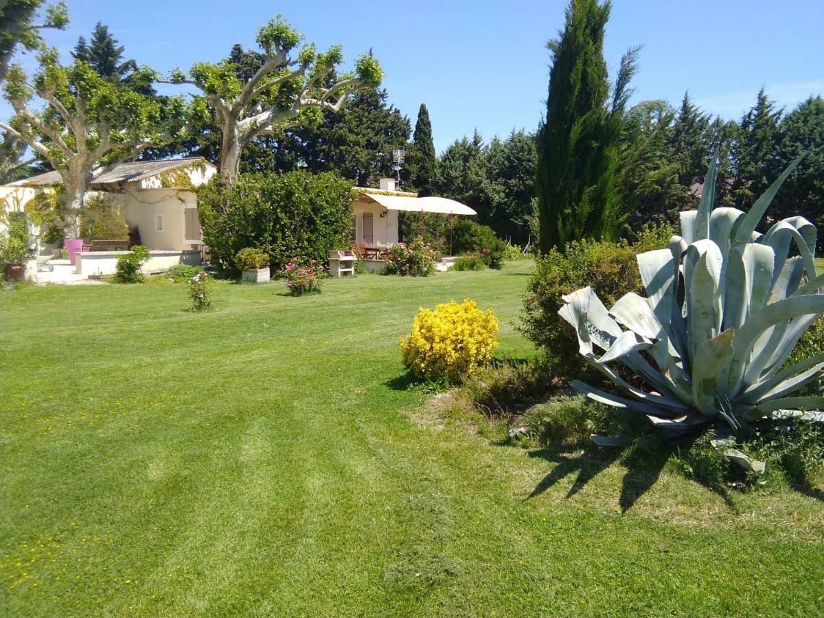 La Bastide Des Amouriers Caumont-sur-Durance Exterior photo