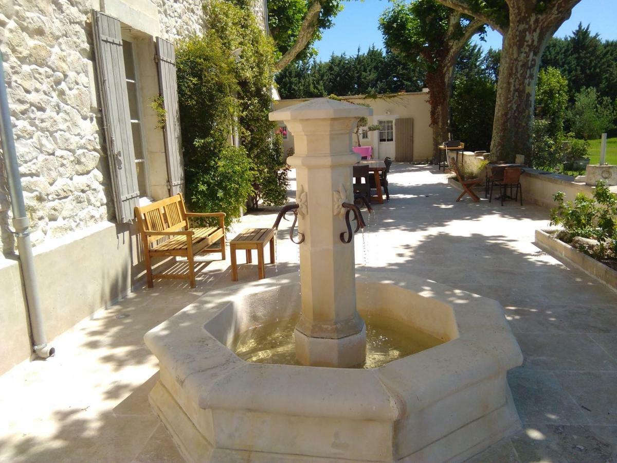 La Bastide Des Amouriers Caumont-sur-Durance Exterior photo